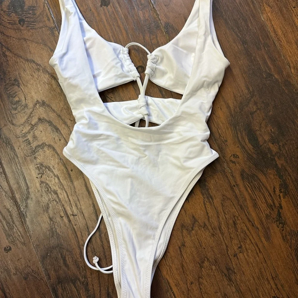 N/A stylish white